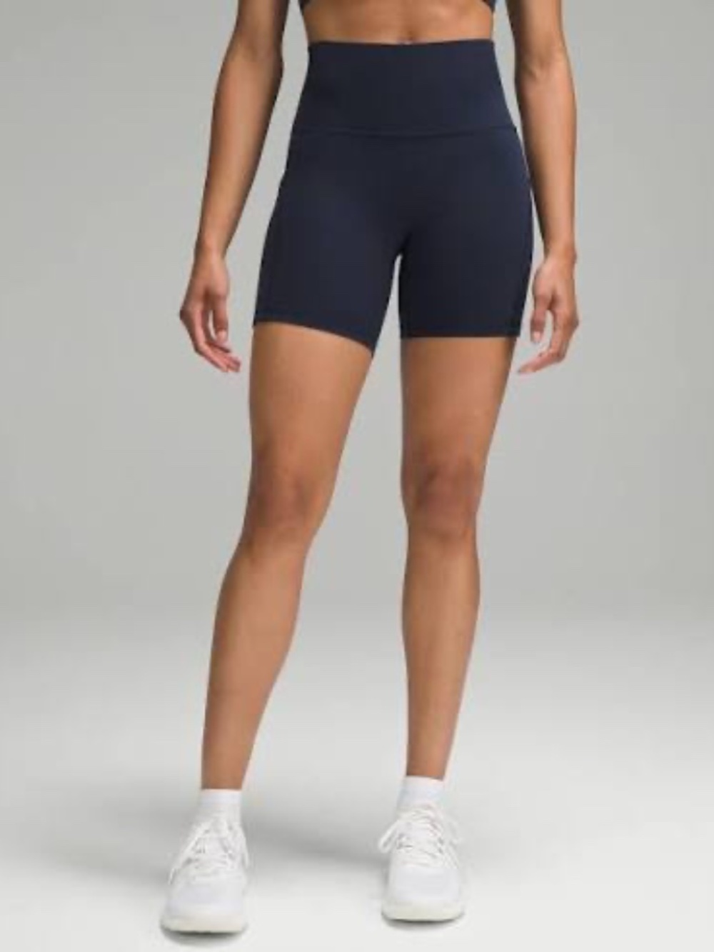 Lululemon wonder train shorts size 4 navy like new